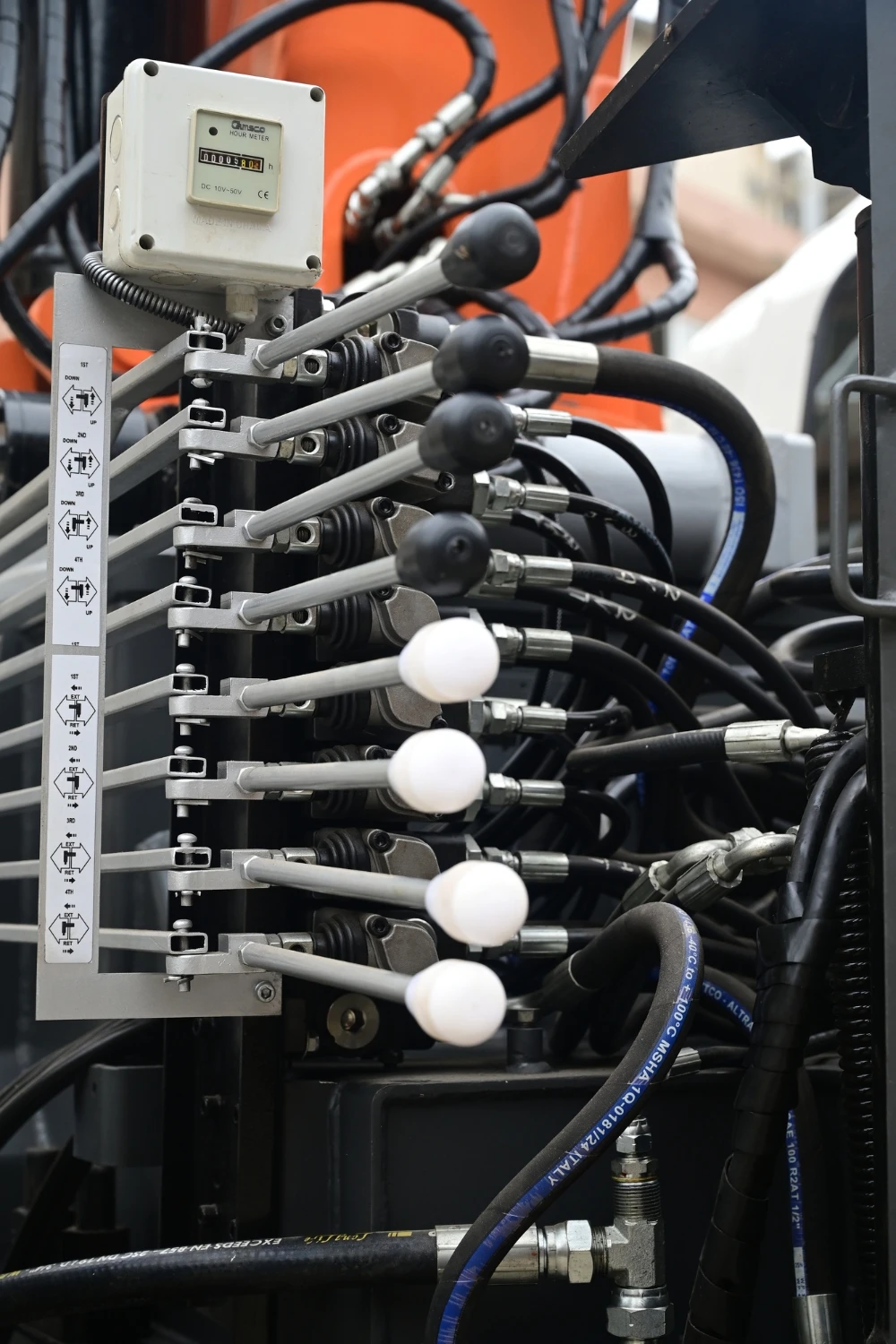 MTC side control levers